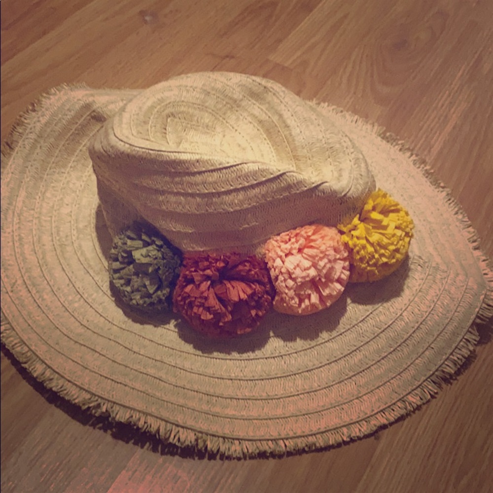Pom Pom Beach Hat